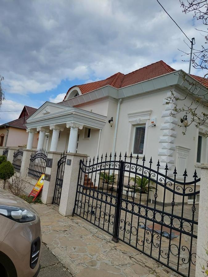 Gombos Apartman Lägenhet Hajdúszoboszló Exteriör bild